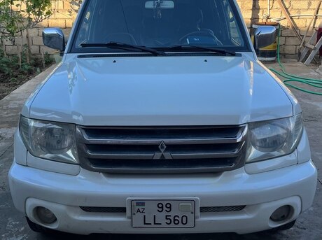 Mitsubishi Pajero io