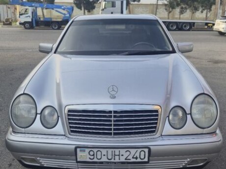 Mercedes E 240