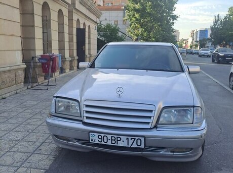 Mercedes C 200