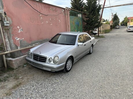 Mercedes E 230