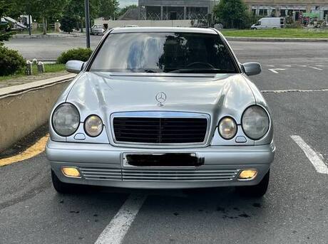 Mercedes E 240