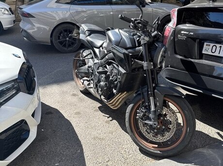 Honda CBR650R