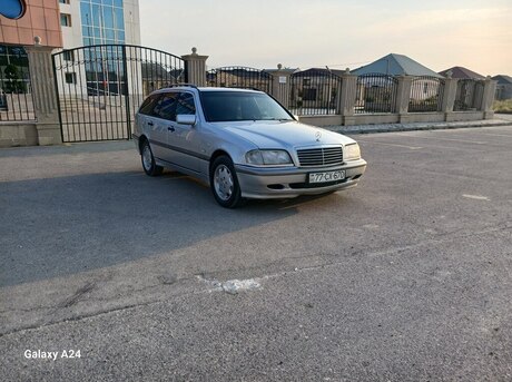 Mercedes C 200