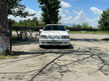 Mercedes C 230