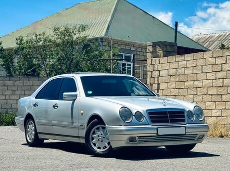 Mercedes E 240