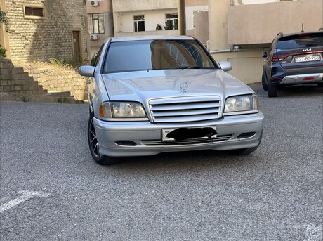 Mercedes C 200