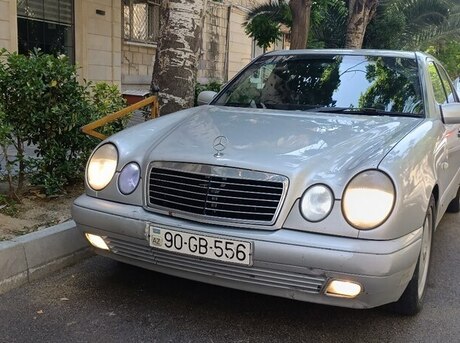 Mercedes E 200