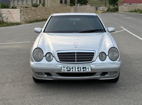 Mercedes E 220