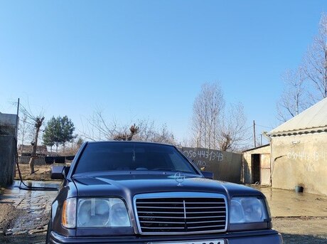 Mercedes 220 E