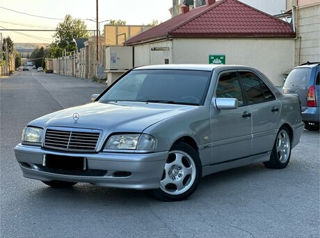 Mercedes C 200