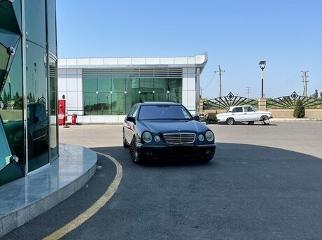 Mercedes E 270