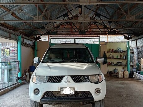 Mitsubishi L200