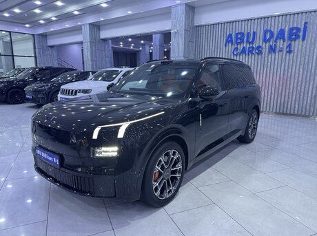 Lynk & Co 900