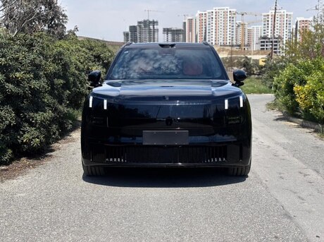Lynk & Co 900