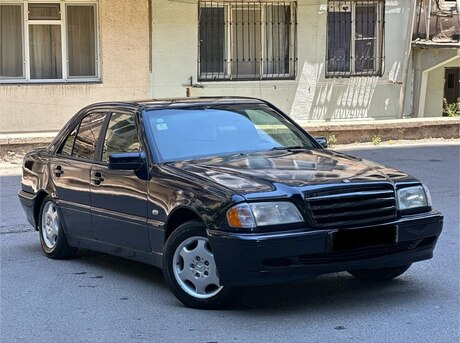 Mercedes C 200