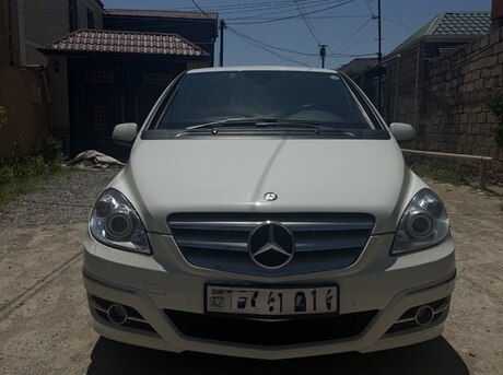 Mercedes B 180