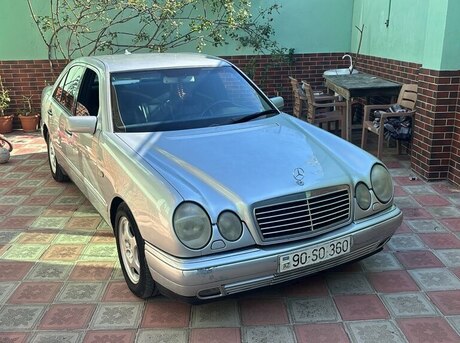 Mercedes E 240