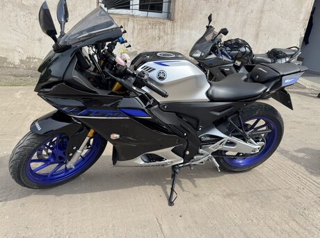 Yamaha R15 V4