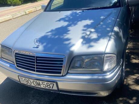 Mercedes C 200