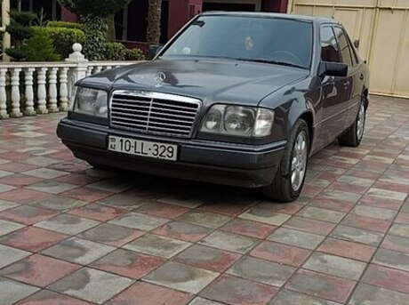 Mercedes 220 E