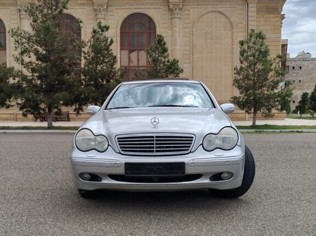 Mercedes C 200