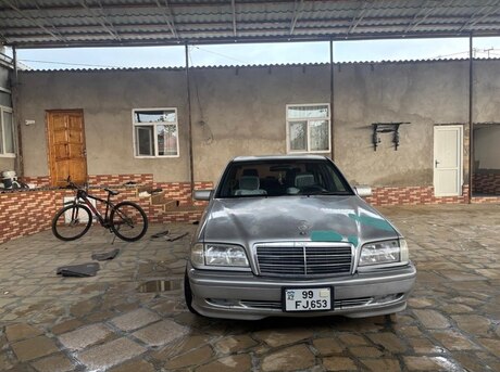 Mercedes C 200