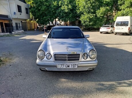Mercedes E 230