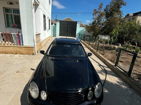 Mercedes E 200
