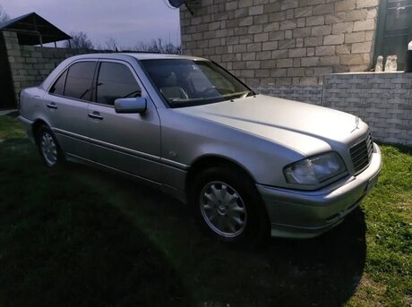 Mercedes C 240