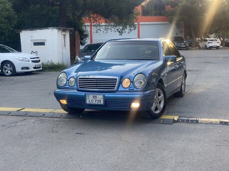 Mercedes E 240