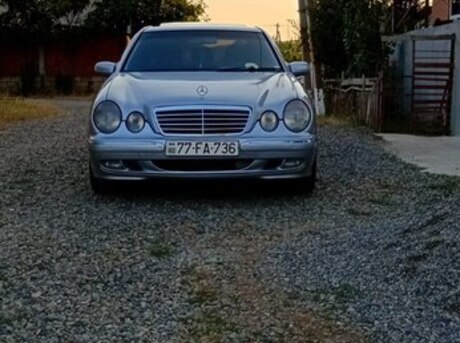 Mercedes E 240