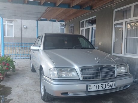 Mercedes C 200