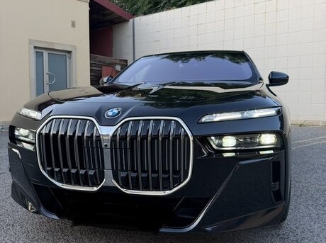 BMW i7