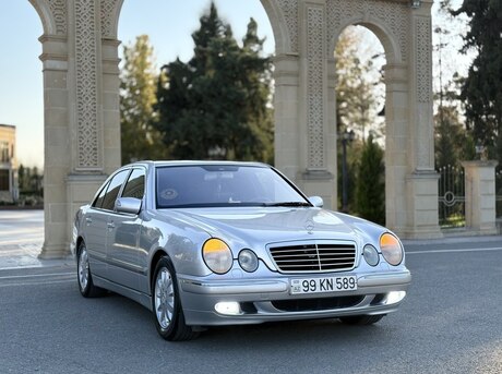 Mercedes E 320
