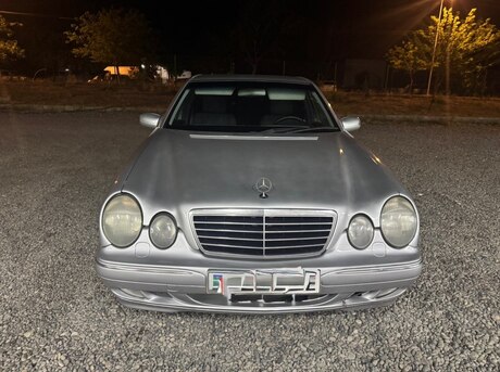 Mercedes E 220