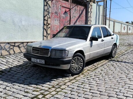 Mercedes 190