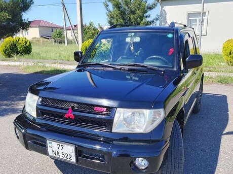 Mitsubishi Pajero io