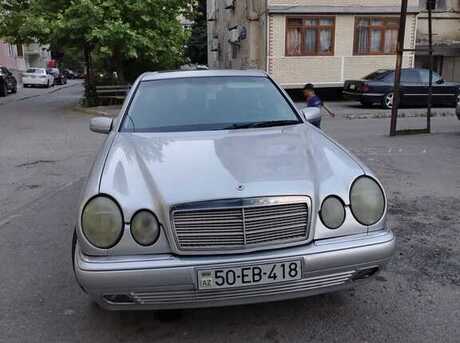 Mercedes E 240