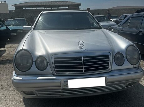 Mercedes E 240