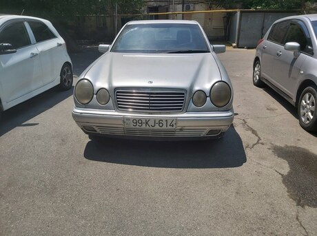Mercedes E 220
