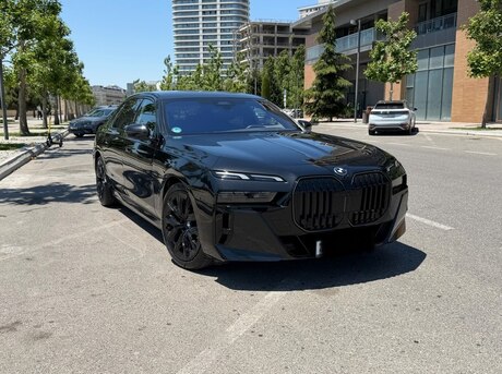 BMW i7