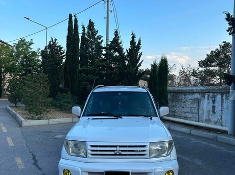 Mitsubishi Pajero io