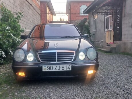 Mercedes E 240