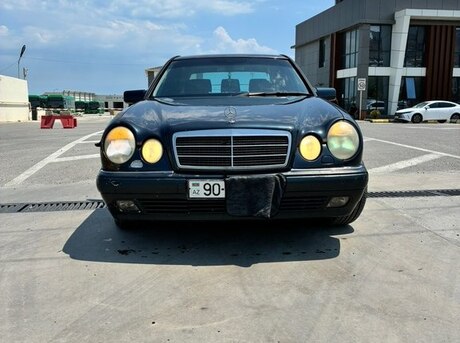 Mercedes E 200