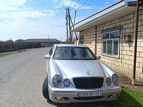 Mercedes E 220