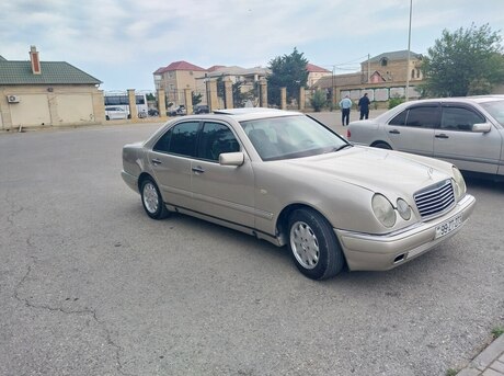 Mercedes E 230