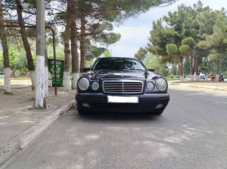 Mercedes E 240