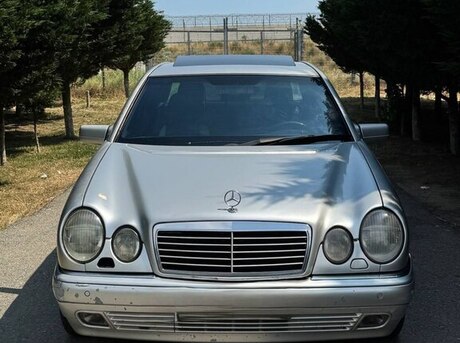 Mercedes E 300