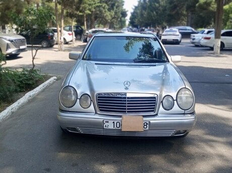 Mercedes E 230