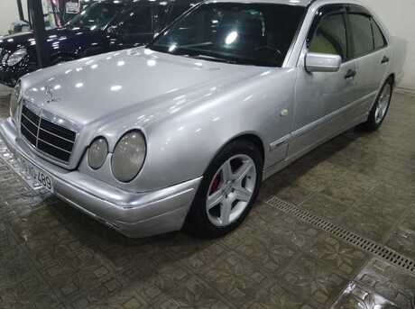 Mercedes E 220
